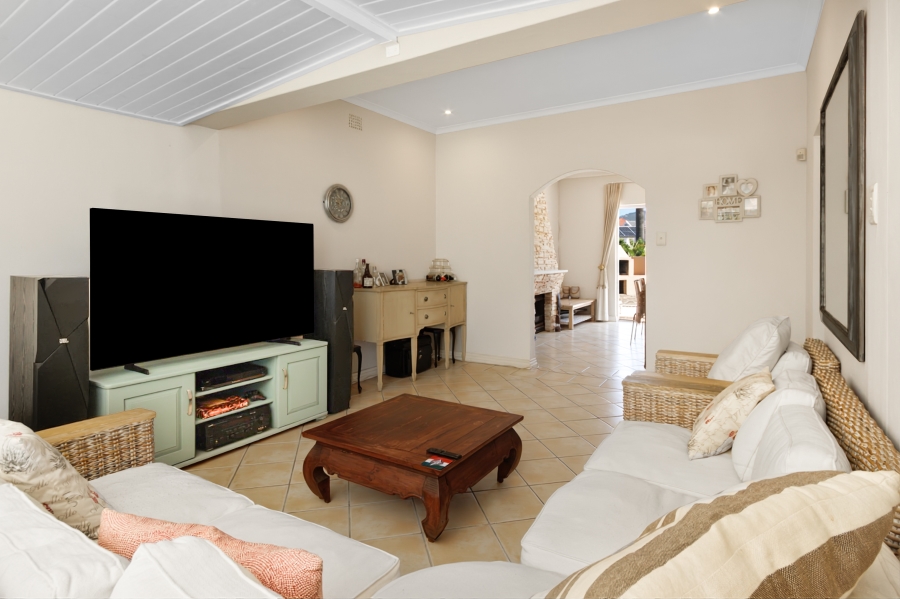 4 Bedroom Property for Sale in Morningside Western Cape